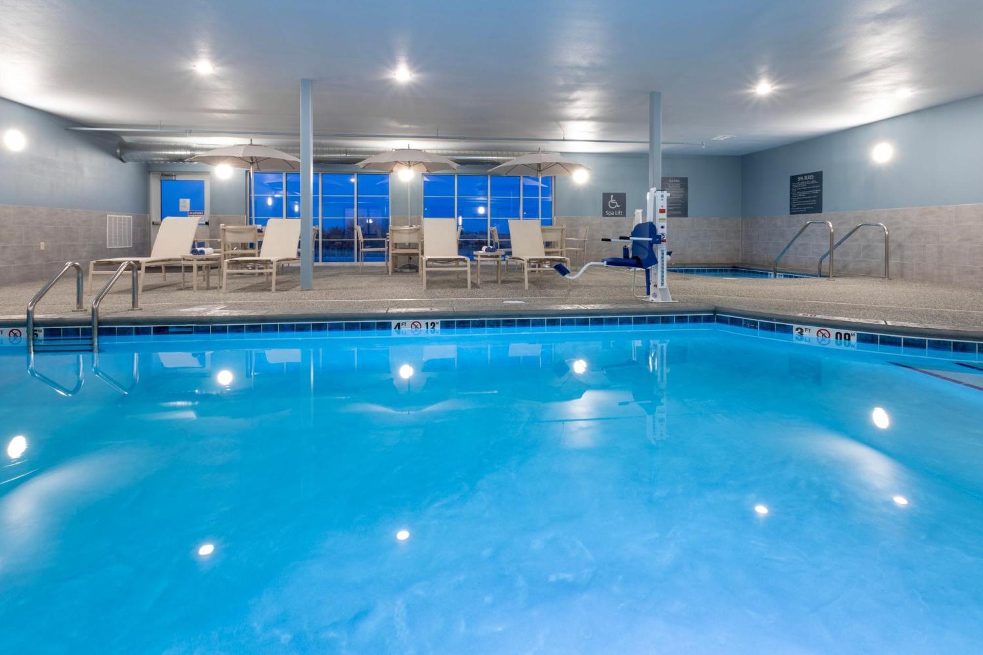 Grandstay Hotel & Suites Algona Exteriör bild